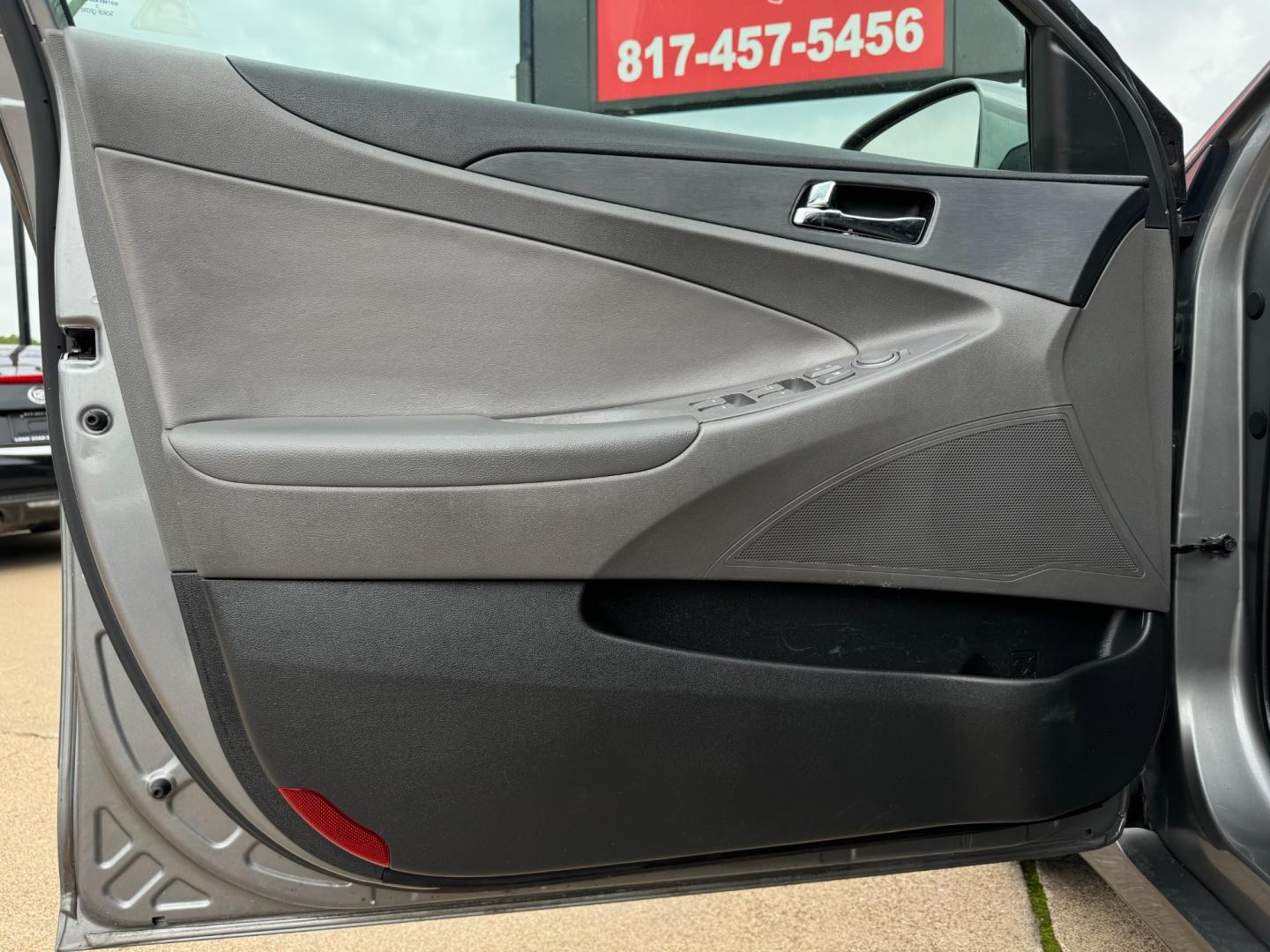 2013 GRAY /Gray HYUNDAI SONATA GLS 4dr Sedan (5NPEB4AC4DH) with an 2.4L I4 engine, Automatic 6-Speed transmission, located at 5900 E. Lancaster Ave., Fort Worth, TX, 76112, (817) 457-5456, 0.000000, 0.000000 - This is a 2013 Hyundai Sonata GLS 4dr Sedan that is in excellent condition. There are no dents or scratches. The interior is clean with no rips or tears or stains. All power windows, door locks and seats. Ice cold AC for those hot Texas summer days. It is equipped with a CD player, AM/FM radio, AUX - Photo#7